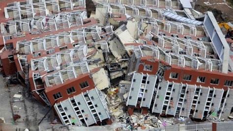 17 ağustos depreminde kaç bina çöktü